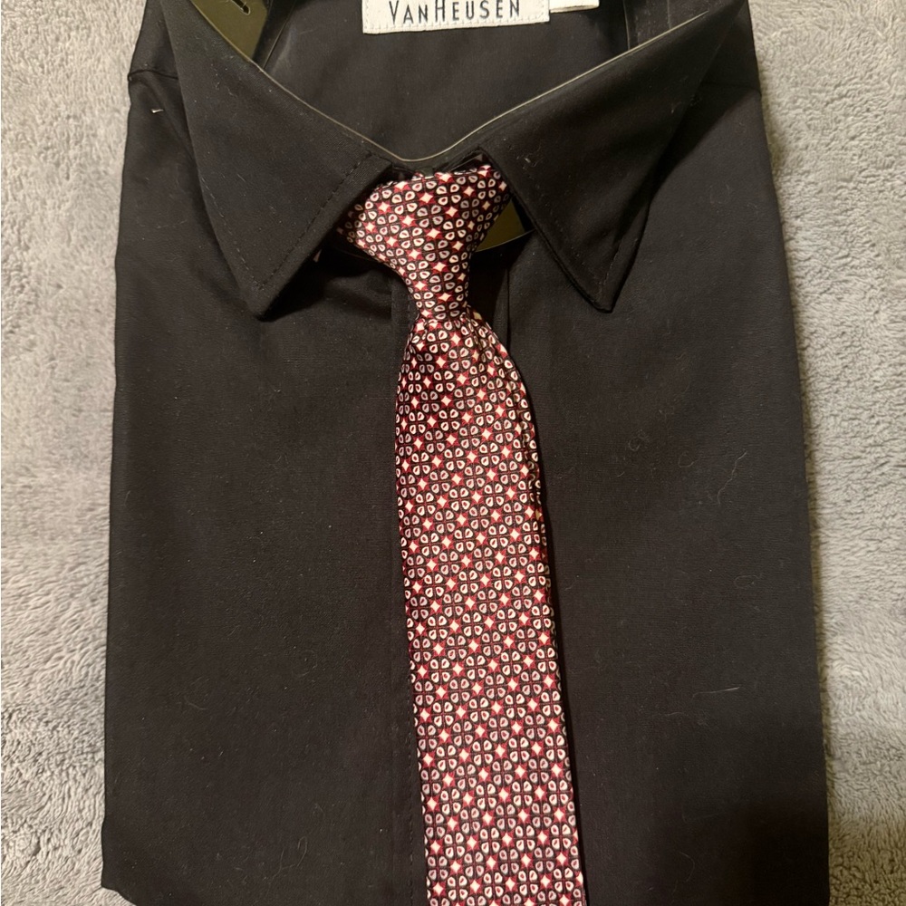 Boys Size 14 Van Heusen Black Dress Shirt with Burgundy Patterned Tie
